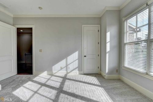 6033 City Walk Ln, Atlanta GA 30328 exterior