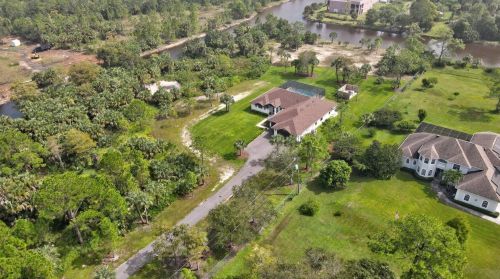 870 8 St, Naples FL 34120-0411 exterior