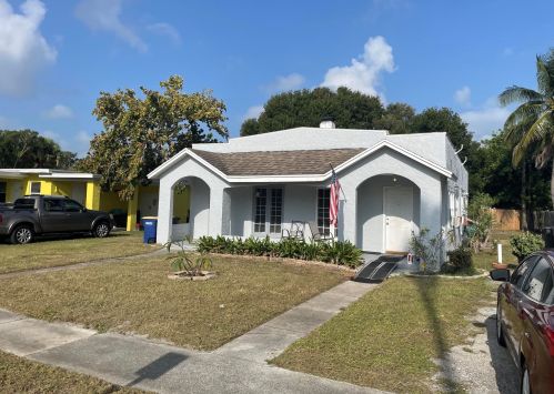 1109 Colonial Rd, Fort Pierce FL 34950-5068 exterior