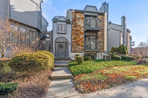 7 Delbarton Ct, Hackettstown, NJ 07840-4213