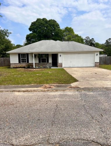 8976 Tara Cir, Milton, FL 32583-8146