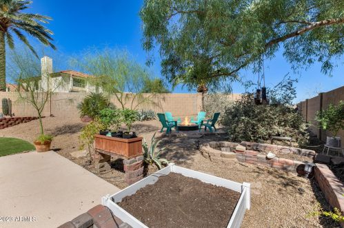 1944 Behrend Dr, Phoenix AZ 85027-3834 exterior