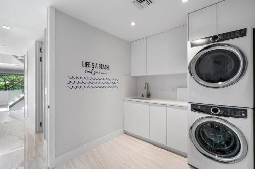 5256 Boca Marina Cir, Boca Raton FL  33487-5247 exterior