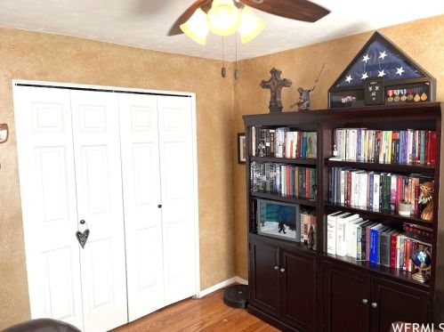 195 Shelly Louise Dr, Sandy UT 84070-4212 exterior