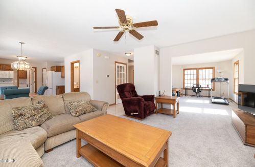 10400 Roger St, Kalamazoo MI 49002-7185 exterior