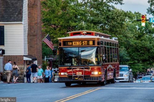 16 Masonic View Ave, Alexandria VA  22301-2204 exterior