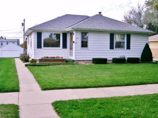4063 90th St, Milwaukee, WI 53228-2213