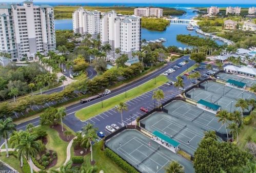 523 Club Side Dr, Naples FL 34110-6016 exterior