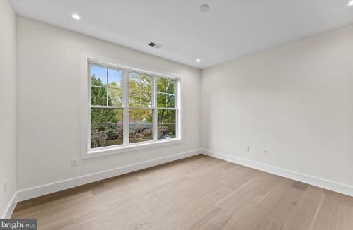 1327 Mayflower Dr, Mc Lean VA 22101-3405 exterior