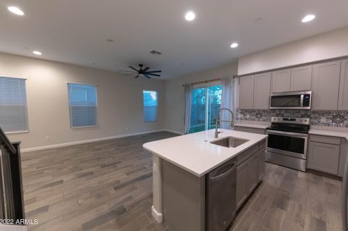 3033 37th Way, Phoenix AZ  85018-2219 exterior