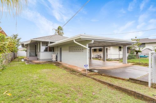 1457 Kokea St, Honolulu, HI 96817-2810