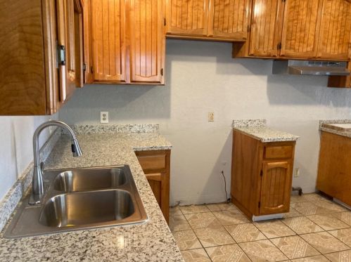 1241 East Ave, Turlock CA 95380-4209 exterior