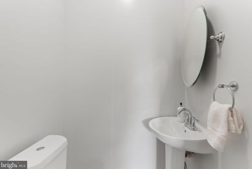 3920 New Hampshire Ave, Washington DC 20011-7920 exterior