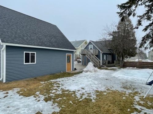 428 5 St, Manitowoc WI 54220-6807 exterior