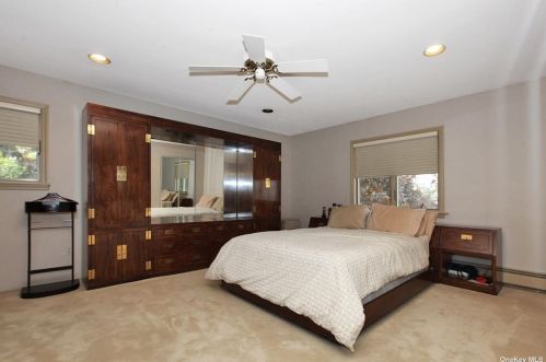 741 Park Ct, Valley Stream NY 11581-3507 exterior