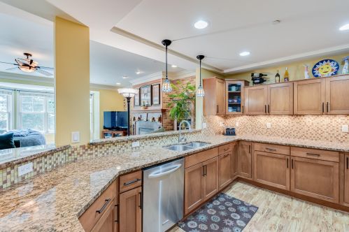 822 Hamilton St, Milwaukee WI 53202-1607 exterior