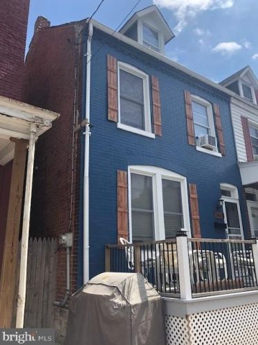 303 New Dorwart St, Lancaster PA  17603-5223 exterior