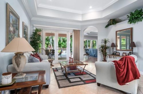 2034 Imperial Cir, Naples FL 34110-1089 exterior