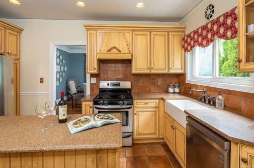 54 Carwall Ave, Mount Vernon NY 10552-1212 exterior