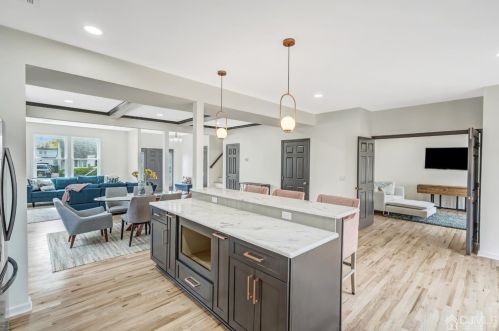 22 Stiles Rd, Edison NJ  08817-4137 exterior