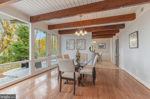 5837 Biscayne Dr, Alexandria VA  22303-1925 exterior