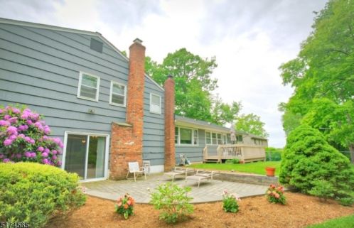 17 Coddington Ter, Livingston NJ 07039-3632 exterior