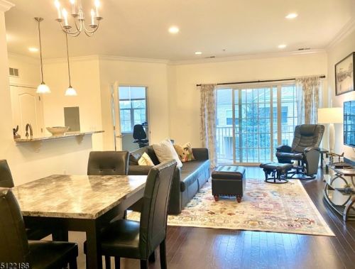 1306 Meadow Brook Ct, Whippany NJ  07981-1238 exterior