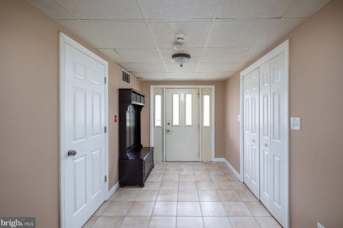 15 Delaware Ave, Trenton NJ 08628-2002 exterior