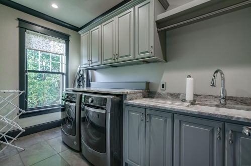 221 Mishawaka Ave, Mishawaka IN 46545-6015 exterior