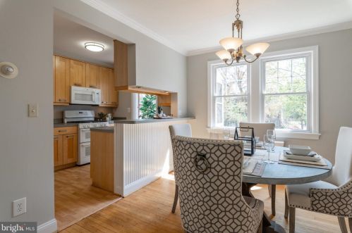 5 Maple St, Alexandria VA 22301-2603 exterior