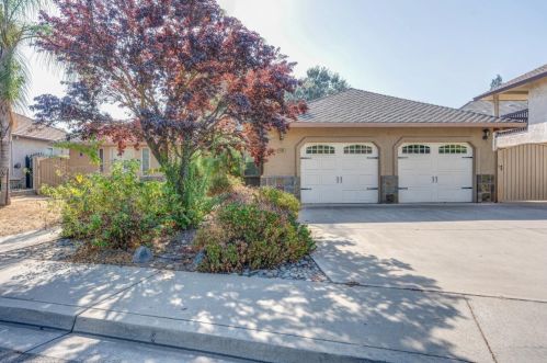 1960 Castleview Dr, Turlock, CA 95382-6715