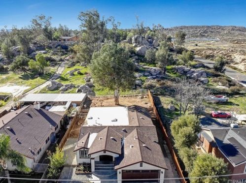 24 A St, Perris CA 92570-1962 exterior