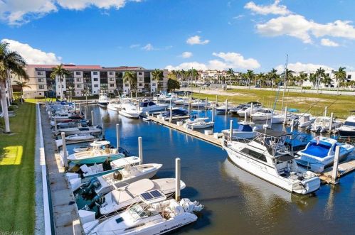 803 River Point Dr, Naples, FL 34102-3465