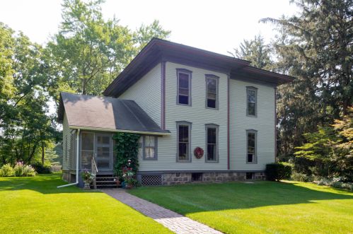 7863 Ml Ave, Kalamazoo, MI 49009-7927