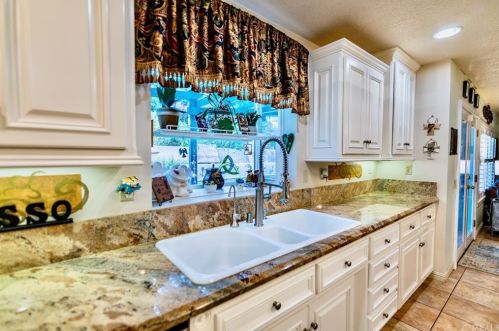 2249 Trafalgar Ave, Riverside CA 92506-4627 exterior