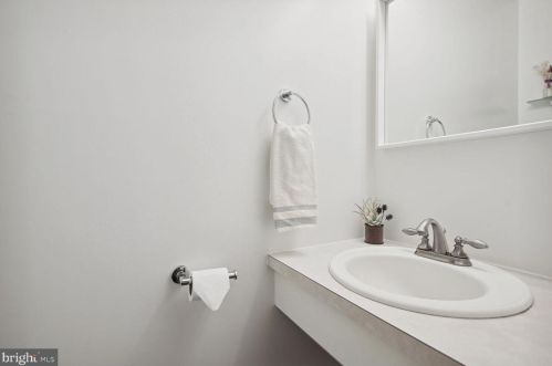 862 New Mark Esplanade, Rockville MD 20850-2736 exterior