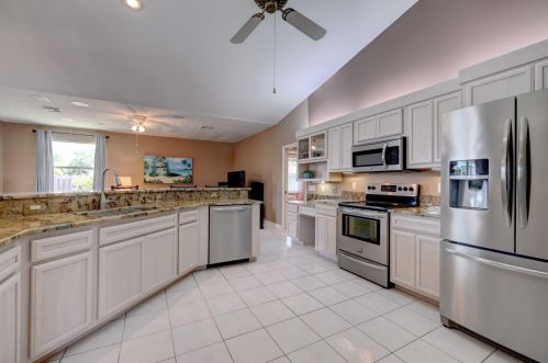 2885 Eagle Dr, Fort Pierce FL 34951-2374 exterior