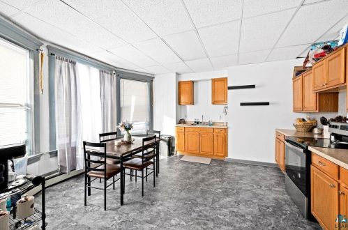 1321 2nd St, Duluth, MN 55805-2371