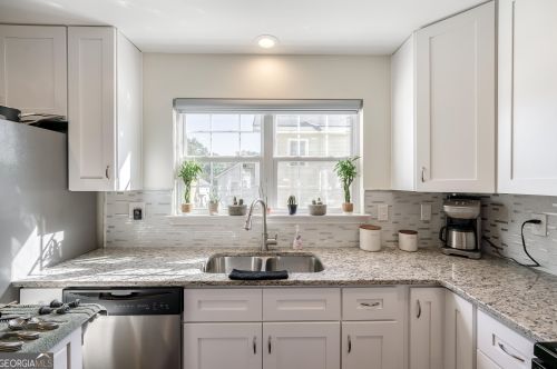 744 Garibaldi St, Atlanta GA  30310-2171 exterior