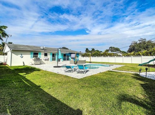 1154 Illinois Dr, Naples FL 34103-3888 exterior