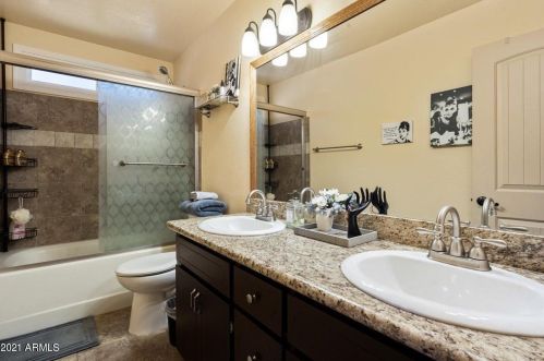 10602 35th St, Phoenix AZ 85028-3312 exterior