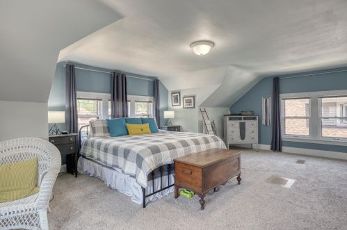 2338 61, Milwaukee WI 53219-2135 exterior