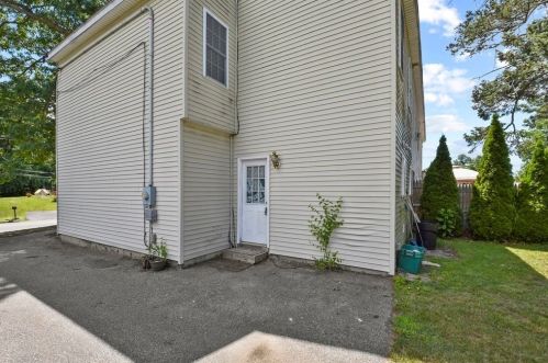 177-B Sunderland Rd, Worcester MA 01604-2453 exterior