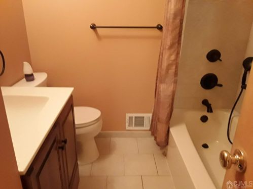 180 Olive St, Piscataway NJ 08854-1941 exterior