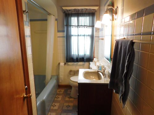 2218 37, Milwaukee WI 53215-2314 exterior