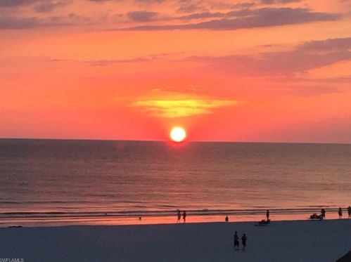 1900 Alamanda Dr, Naples FL 34102-5007 exterior