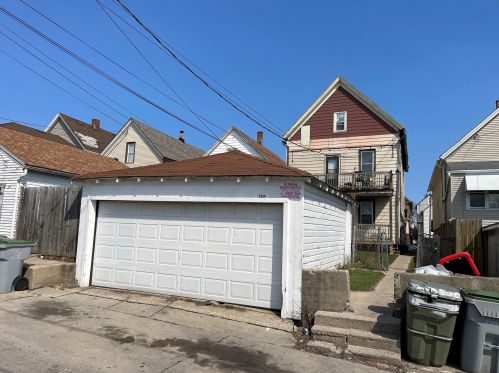 2415 9th St, Milwaukee WI  53215-3209 exterior