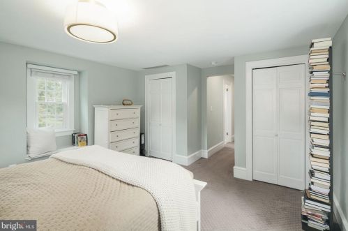 400 Beechwood Ave, Tavistock NJ 08033-1105 exterior