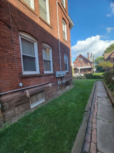 101 Babcock St, Hartford CT 06106-1303 exterior