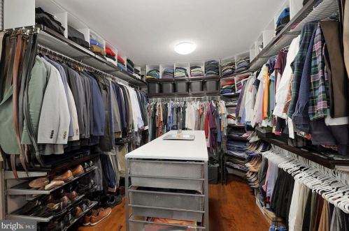 1008 Kimberwicke Rd, Mc Lean VA 22102-1328 exterior